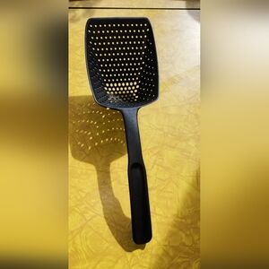 Pampered Chef Scoop N Drain strainer